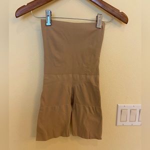ASSETS BY SPANX SHAPEWEAR SIZE SMALL